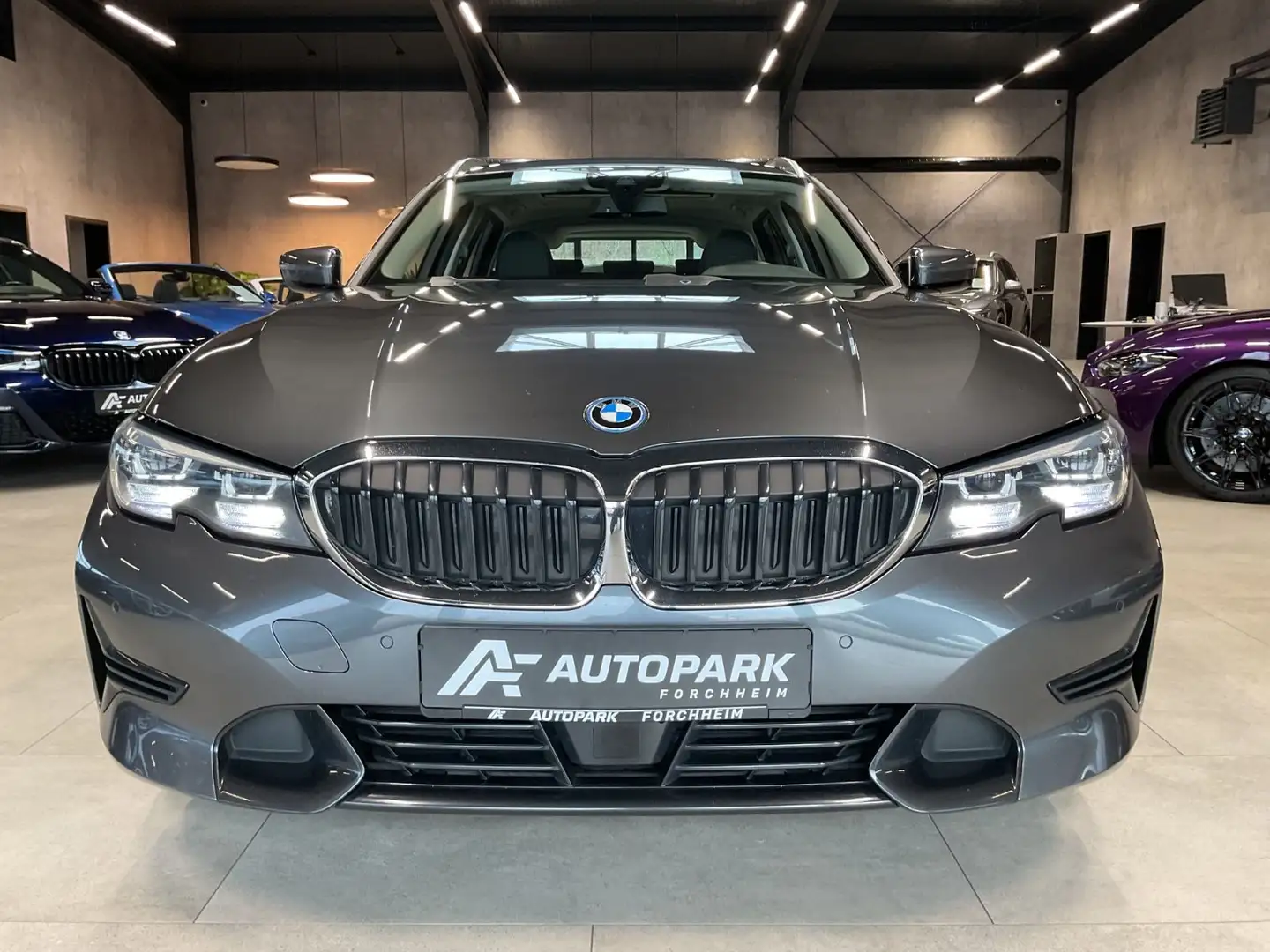 BMW 320 e Touring Sport Line AHK Navi LED LiveC. Pano Grau - 2