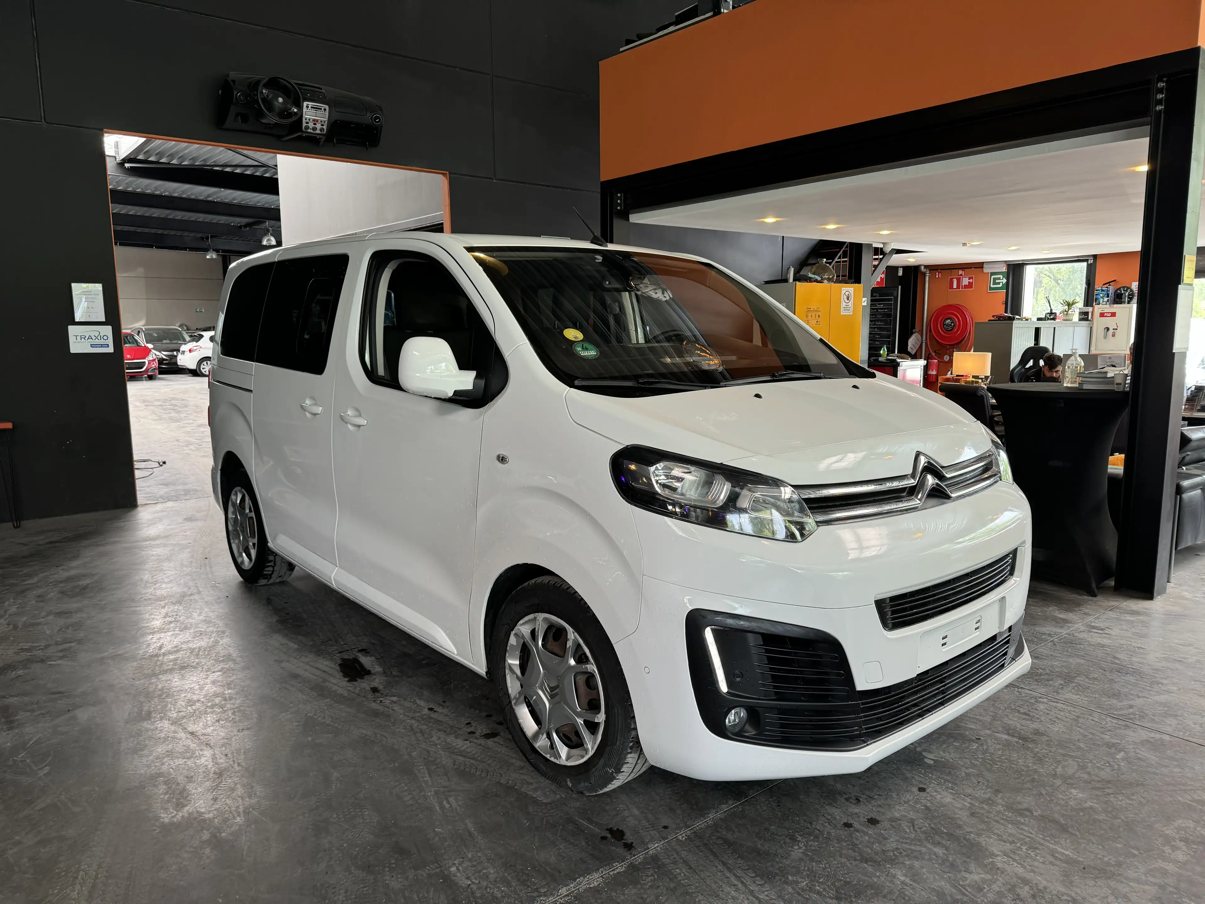 Citroen Spacetourer 1.5(d)- 6 PLACES ! A/C - MEDIA/TEL - CAMERA - LIM/REG — photo 2