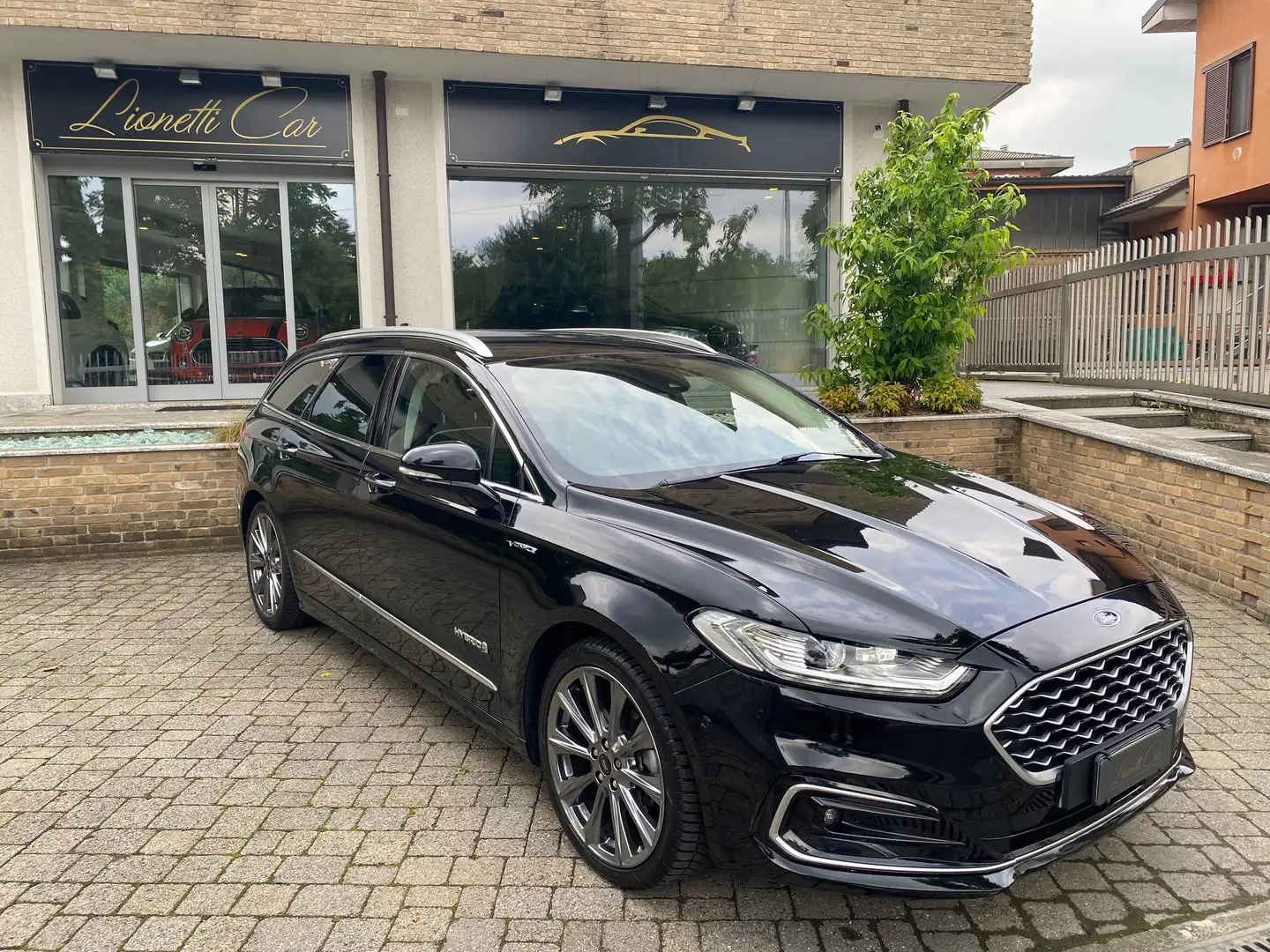 Ford Mondeo Mondeo SW 2.0 hybrid Vignale ecvt Zwart - 1