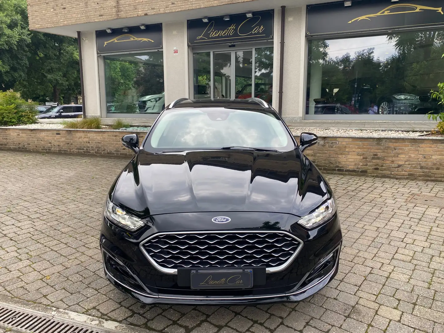 Ford Mondeo Mondeo SW 2.0 hybrid Vignale ecvt Zwart - 2