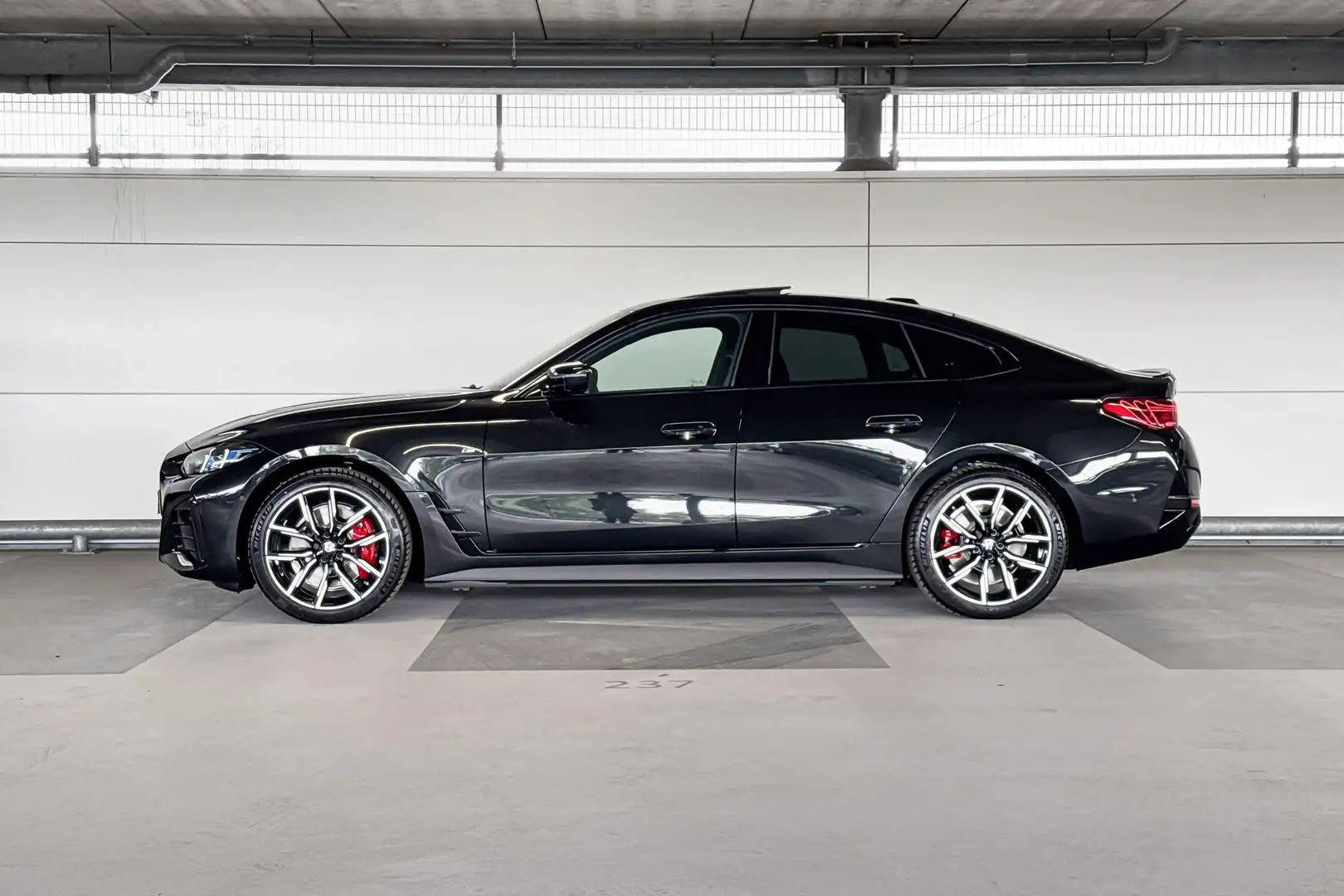 BMW i4 eDrive35 M Sport Edition Zwart - 2