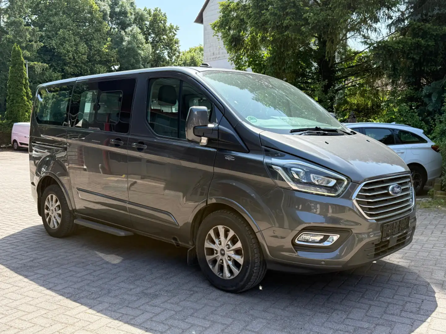 Ford Tourneo Custom Titan X LEDER+XEN+NAV+SHZ+KAM+8SI Grau - 1
