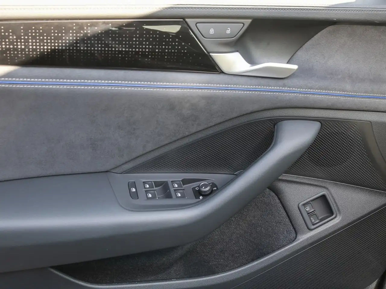 Volkswagen Passat Variant 1.5 TSI eHybrid DSG R-Line WWV 17