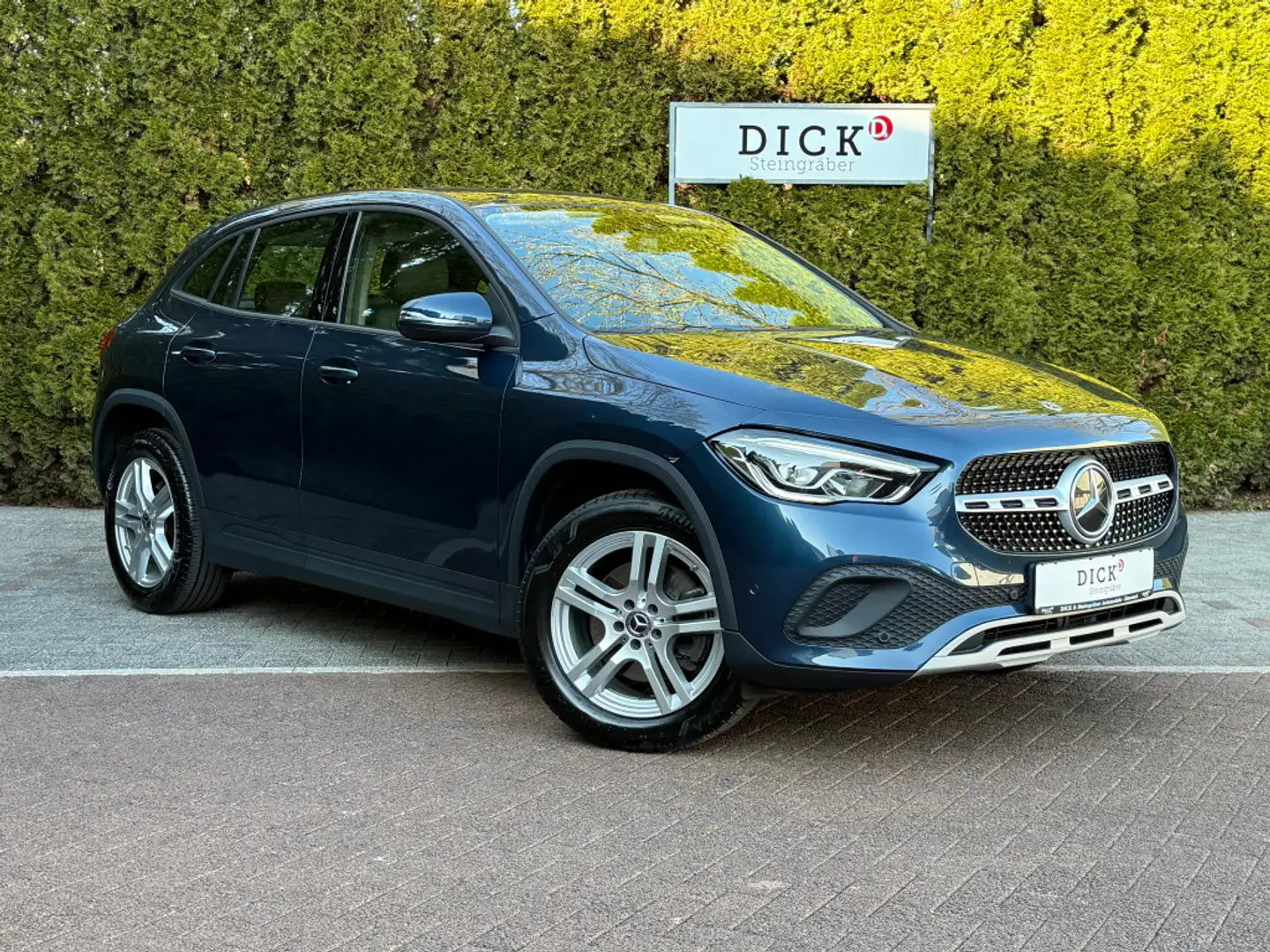 Mercedes-Benz GLA 220 d 8G LED+NAVI+STHZ+KAM+SHZ+PARK+DAB+TEMP Kék - 1