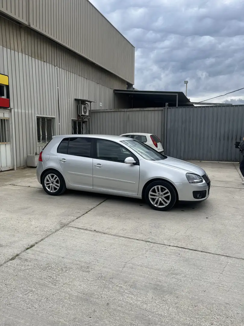 Volkswagen Golf - 2