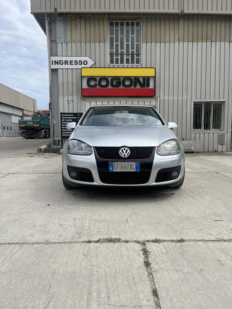 Volkswagen Golf - 1