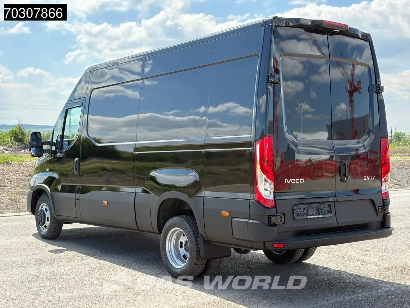 Iveco Daily 35C21 3,0-Liter-Automatik, Doppelbereif Schwarz - 2