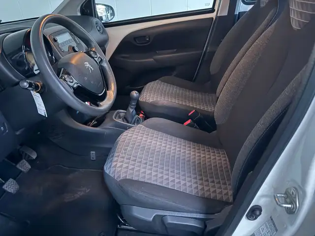 Peugeot 108 view 14