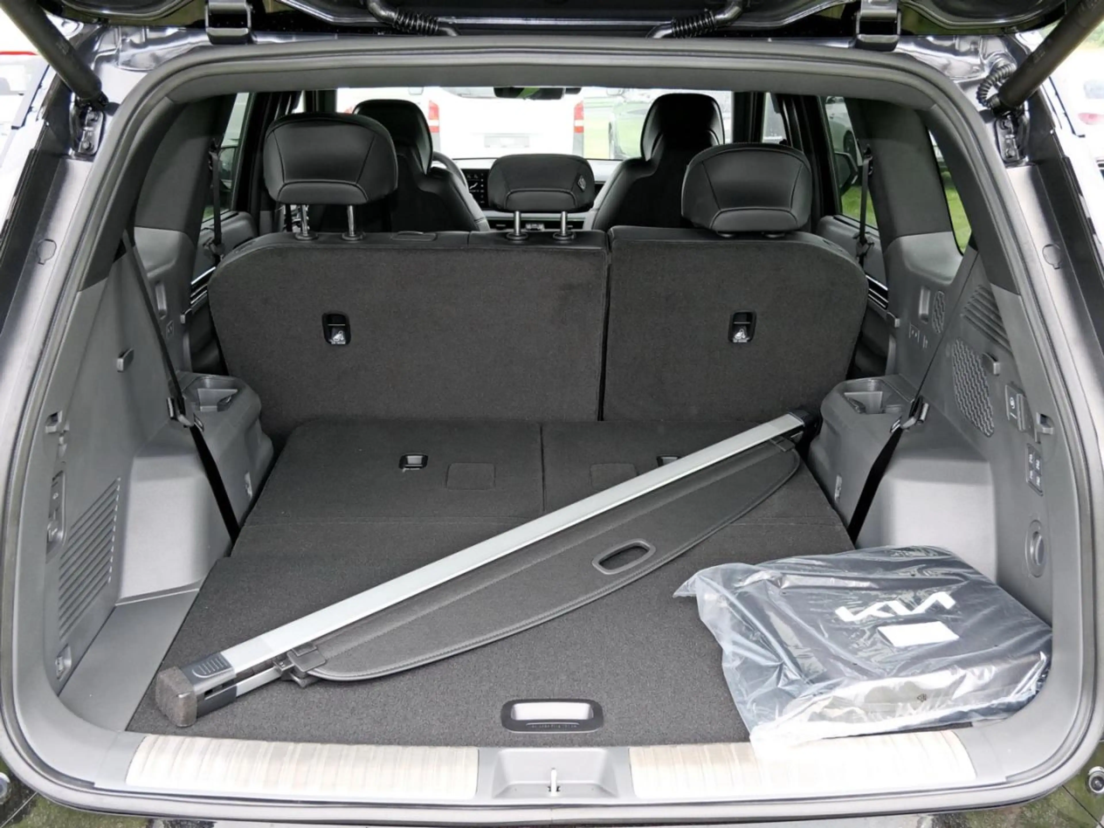 Kia EV9 GT 99,8 kWh AWD Panorama HeadUp 360° ACC — photo 6