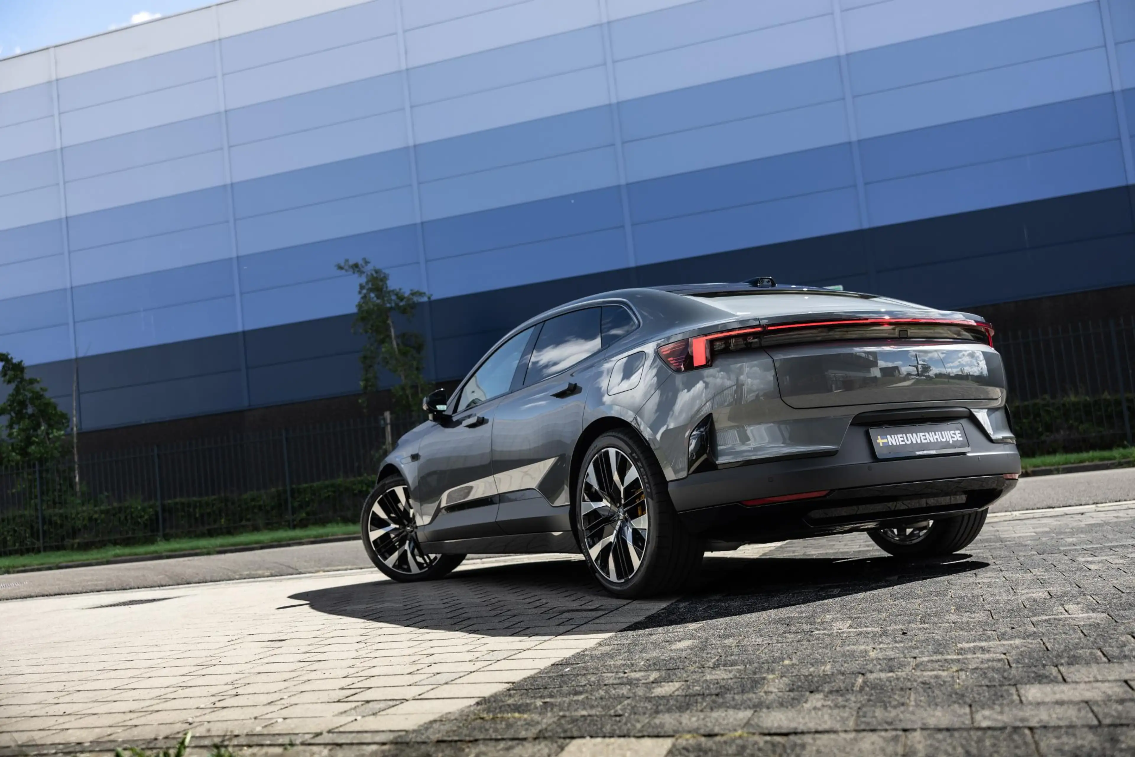 Polestar 4 Long Range Dual Motor Performance Prime 100 kWh MY — photo 2