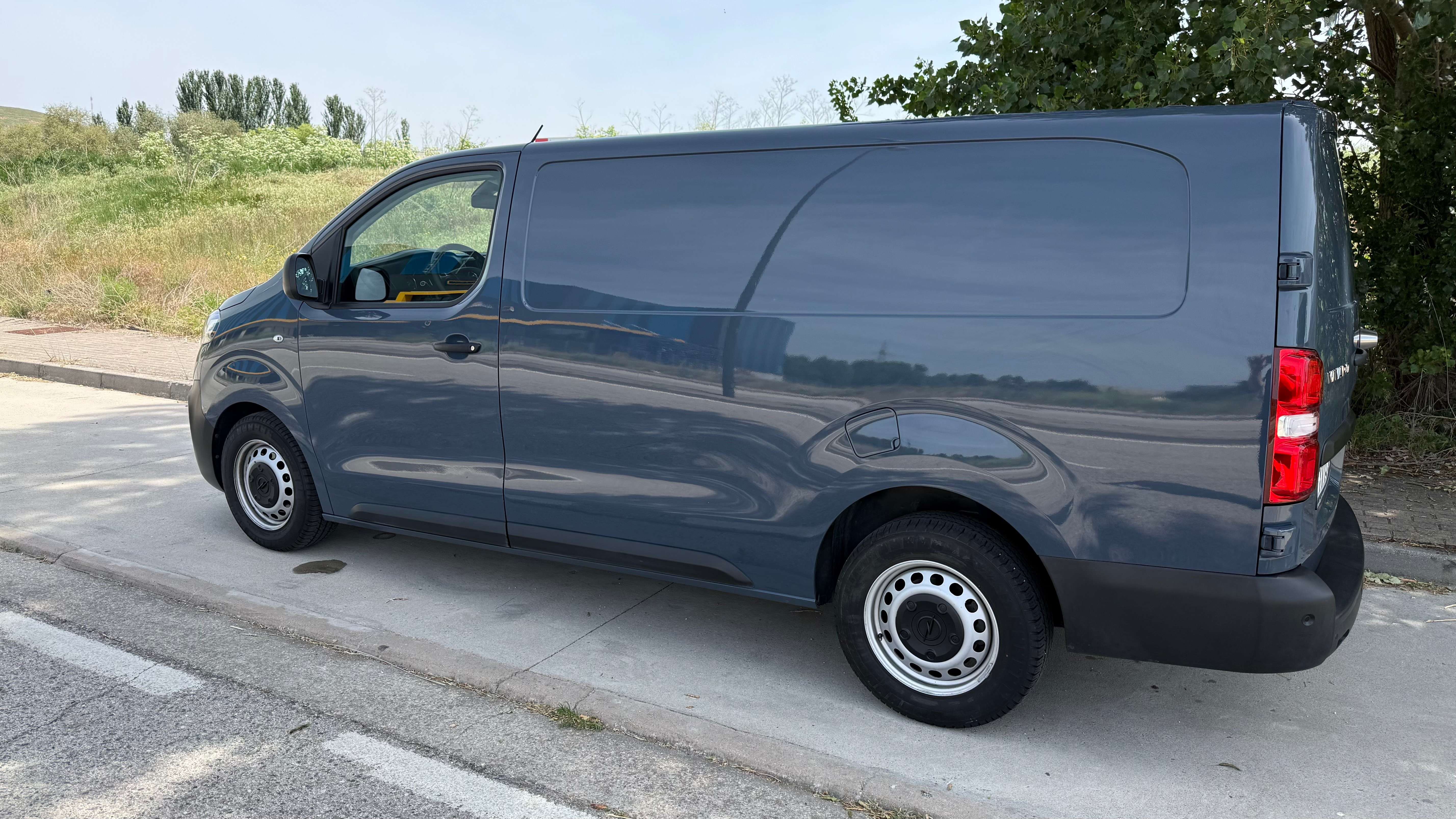Opel Vivaro Com6 2.0 27 Edition L1 Semi Acrist. 114 E5 Edition - foto 1