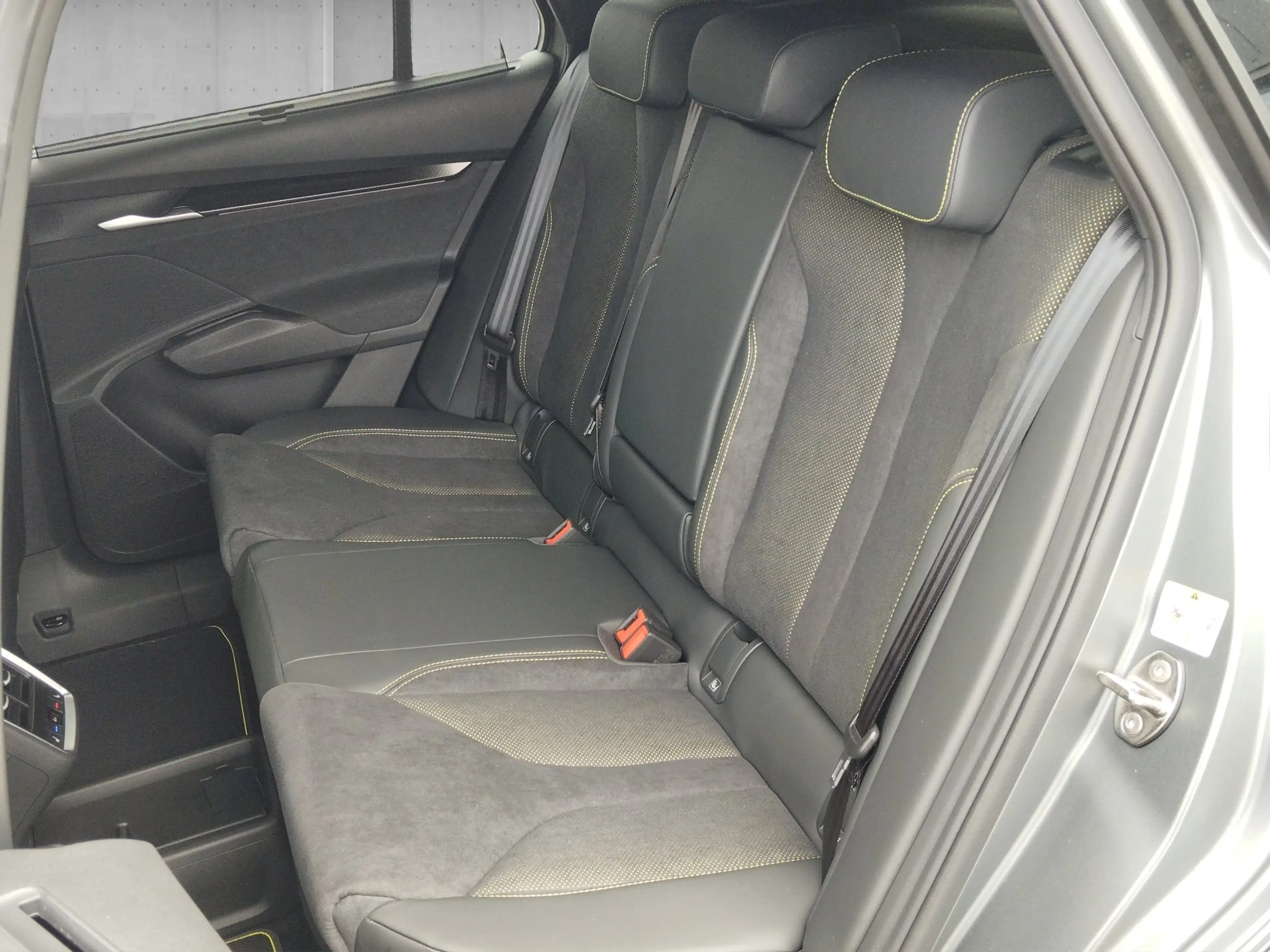 Skoda Elroq RS 4x4 GRAU MATT 4xSHZ*ACC*AHK*AUT*HUD — photo 9