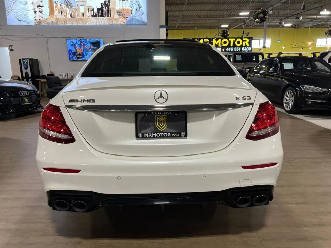 Mercedes-Benz E-Class снимка Mercedes-Benz E-Class