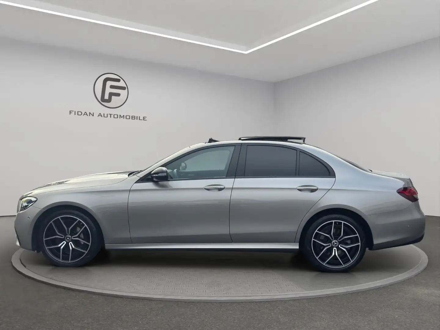 Mercedes-Benz E 300 de Lim. AMG-Line*Pano*HUD*Night*Kamera*Ambi Plateado - 2