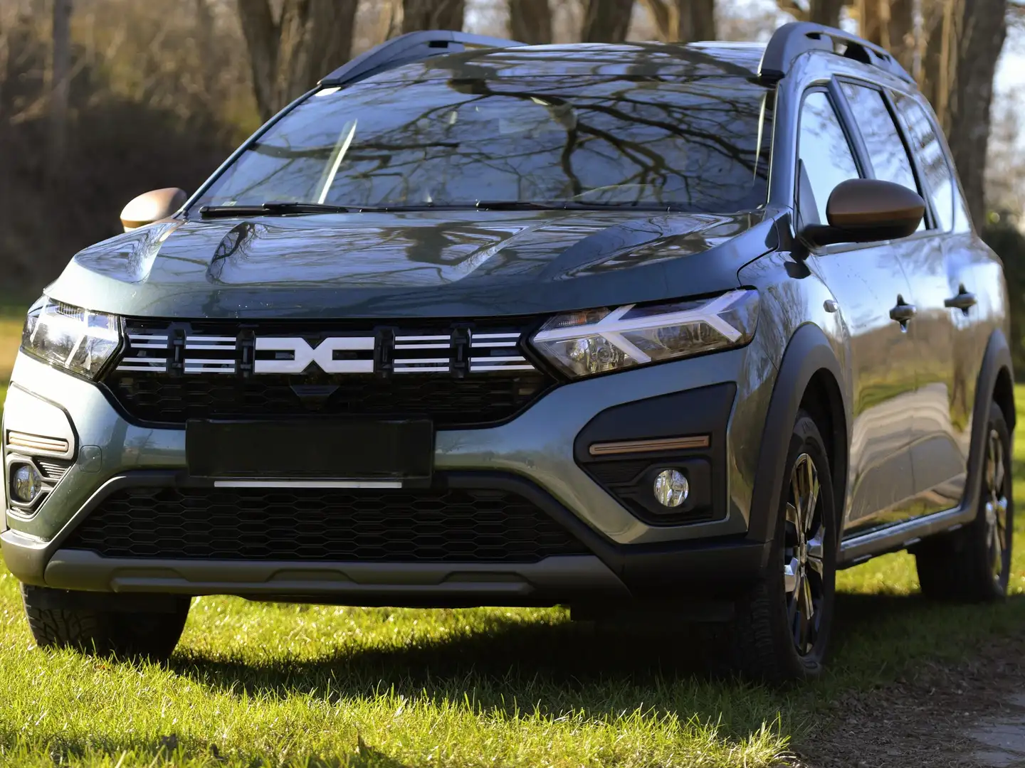 Dacia Jogger Extreme Hybrid 140 Grün - 1