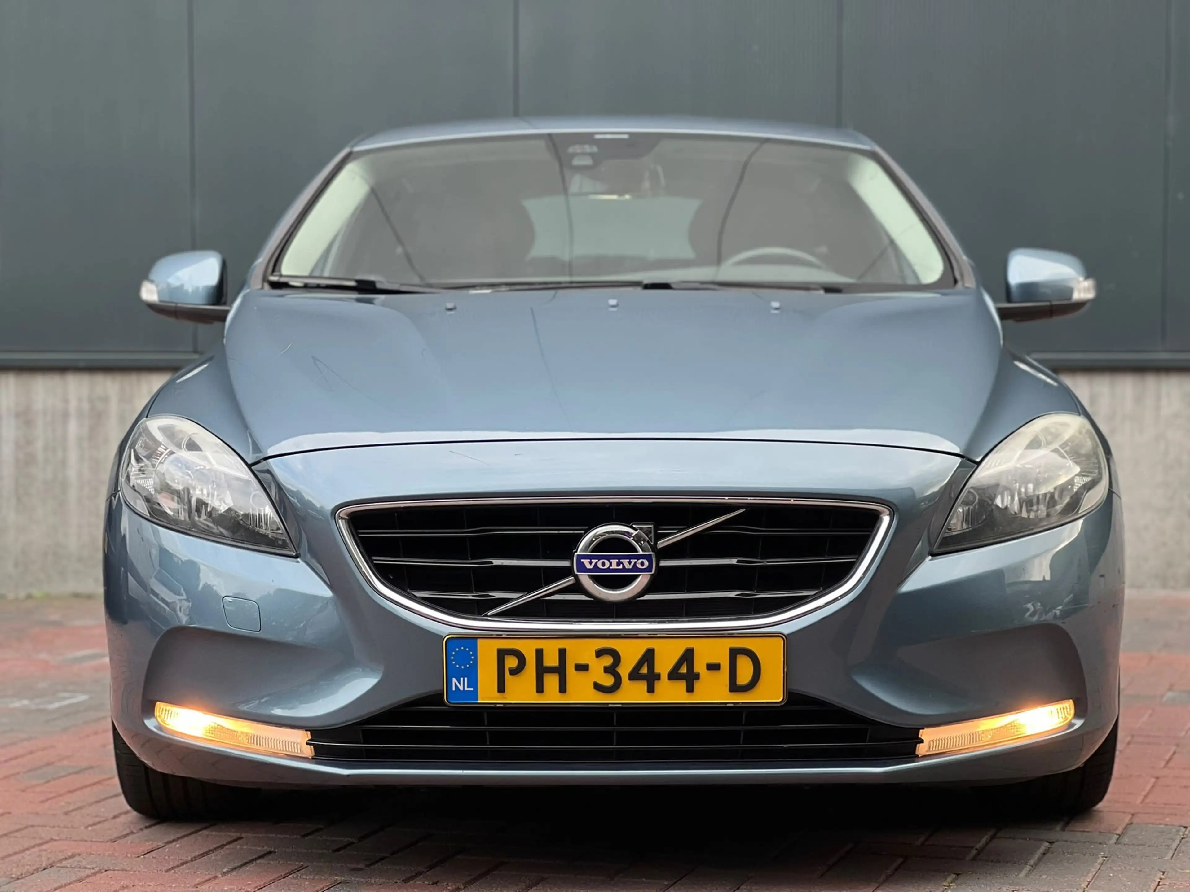 Volvo V40 1.6 D2 Summum * Navi * Cruise * Goed Onderhouden * — photo 2