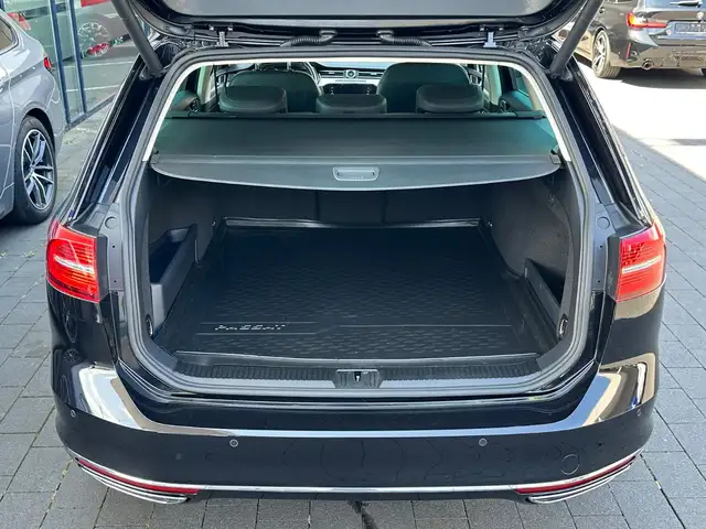 Volkswagen Passat view 8
