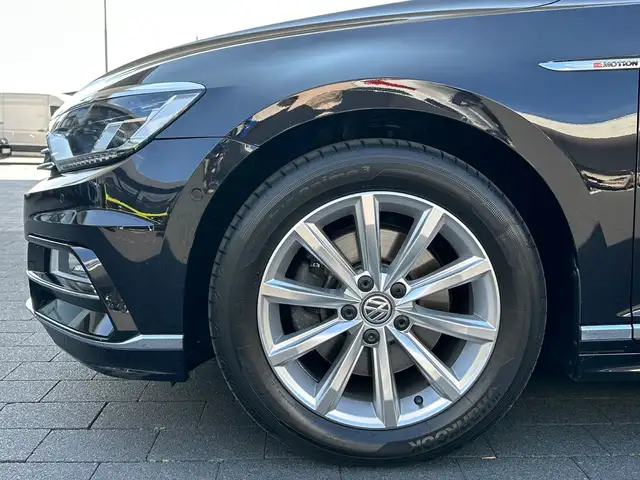 Volkswagen Passat view 9