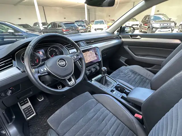 Volkswagen Passat view 13