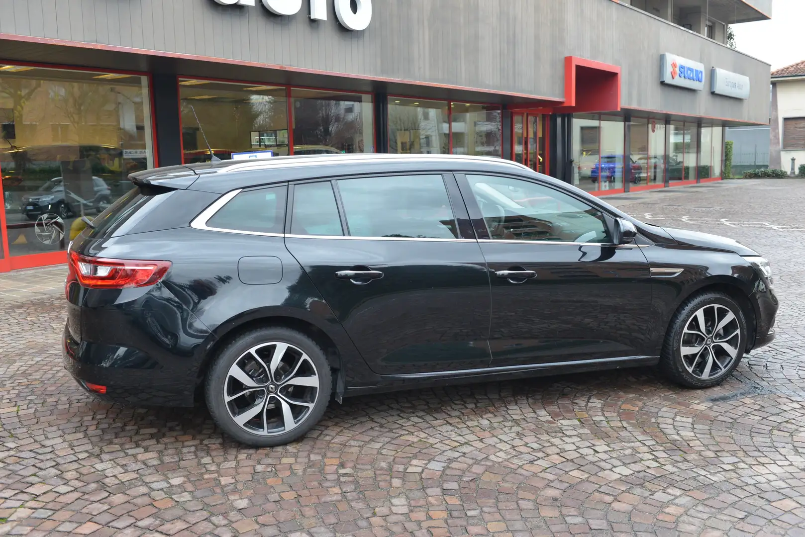 Renault Megane Megane Sporter 1.3 tce Intens 140cv solo km 51340 Schwarz - 2