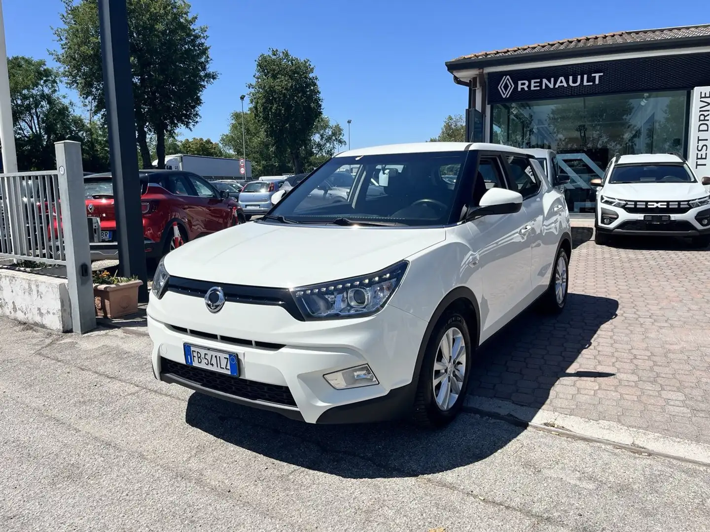 SsangYong Tivoli 1.6d Go 4x4 Blanc - 1