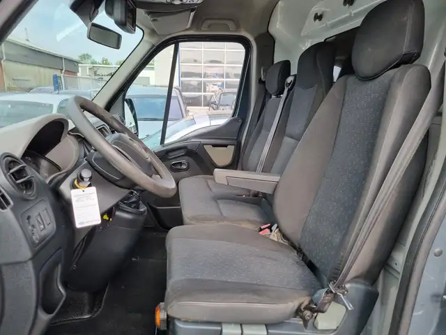 Opel Movano view 5