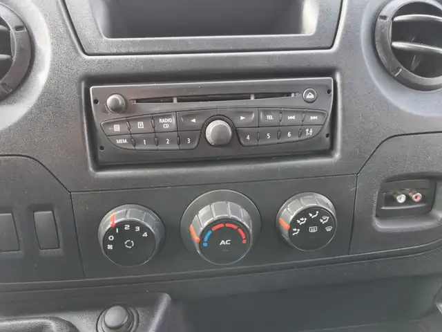 Opel Movano view 13