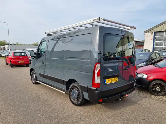 Opel Movano view 3