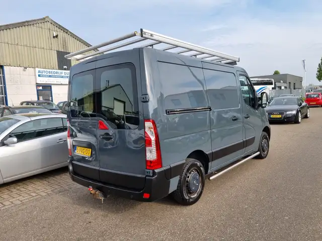 Opel Movano view 4