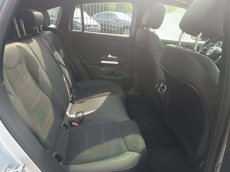 Mercedes-Benz GLA 180 AMG&Nacht-pakket Keyless Pano Head-up 360°cam Memory — photo 13