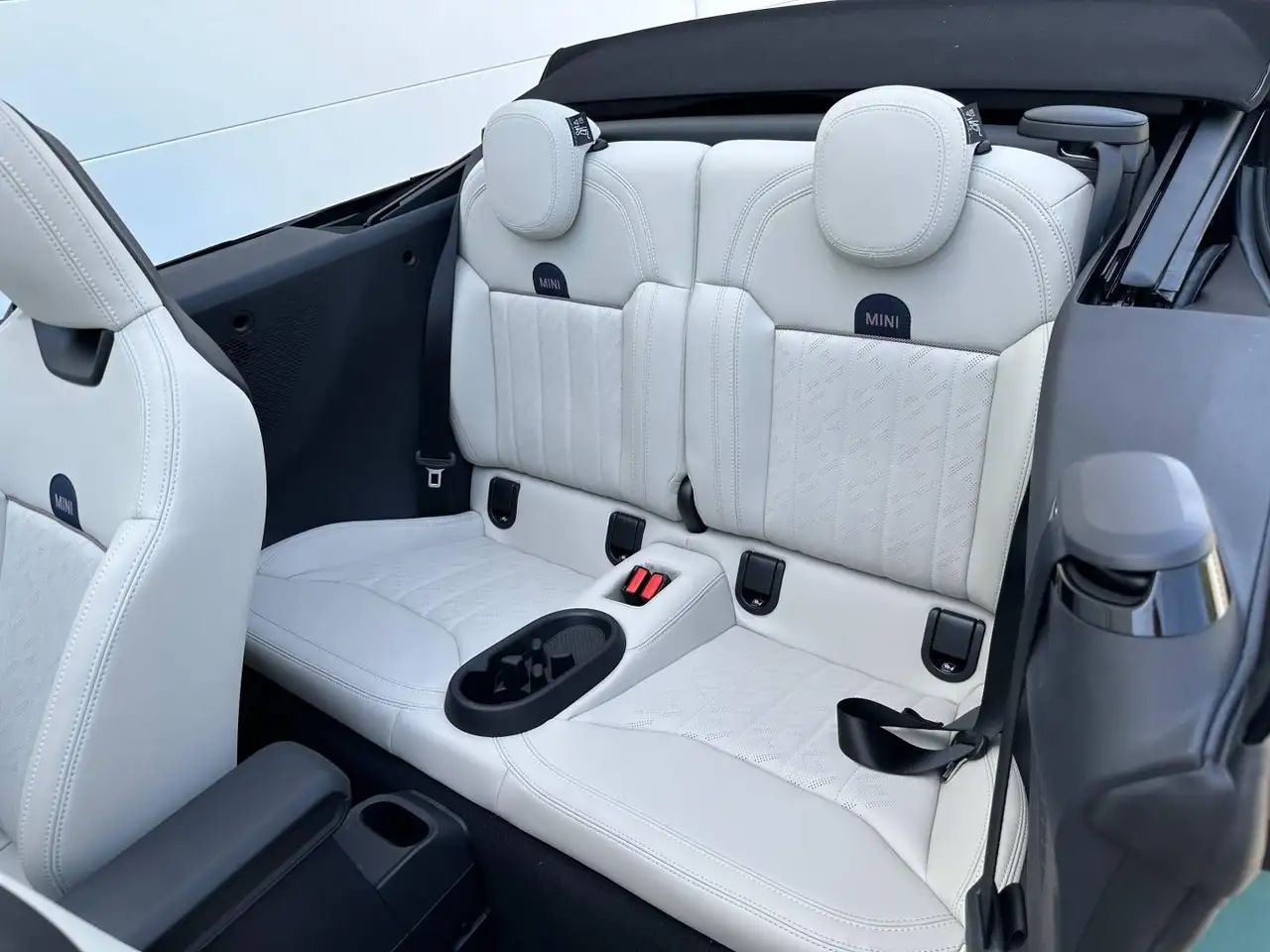 MINI Cooper Cabrio 2026 — фото 12