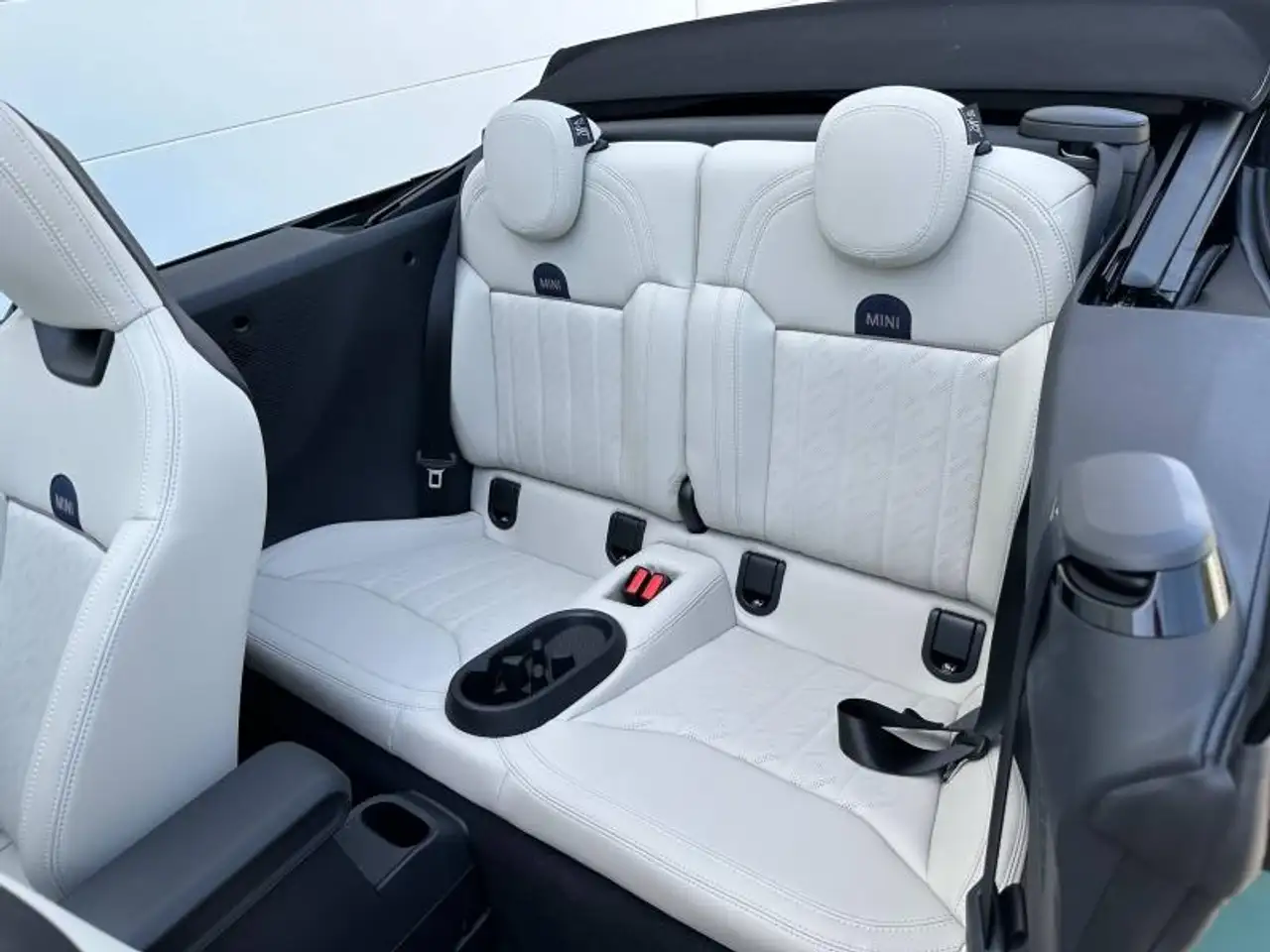 MINI Cooper Cabrio 2026 — фото 11