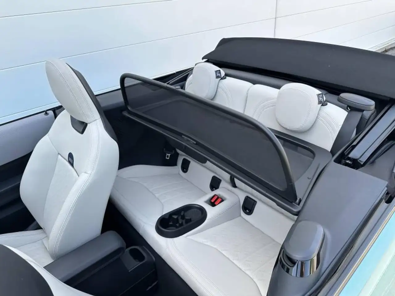 MINI Cooper Cabrio 2026 — фото 12