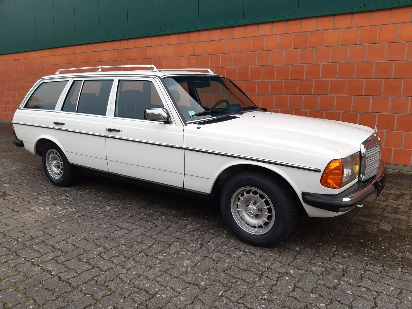 Mercedes-Benz 240 TD - W123 Kombi traumhafter Zustand Bianco - 1