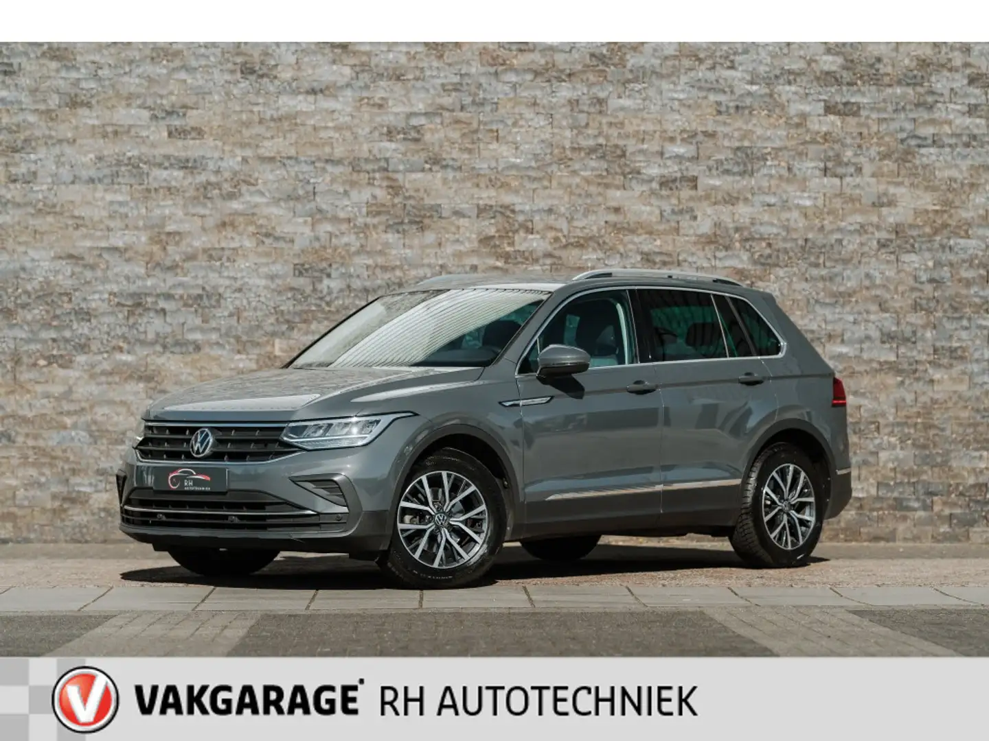 Volkswagen Tiguan 1.5 TSI Life Grijs - 1