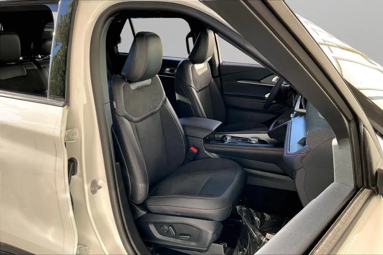 Ford Explorer снимка Ford Explorer