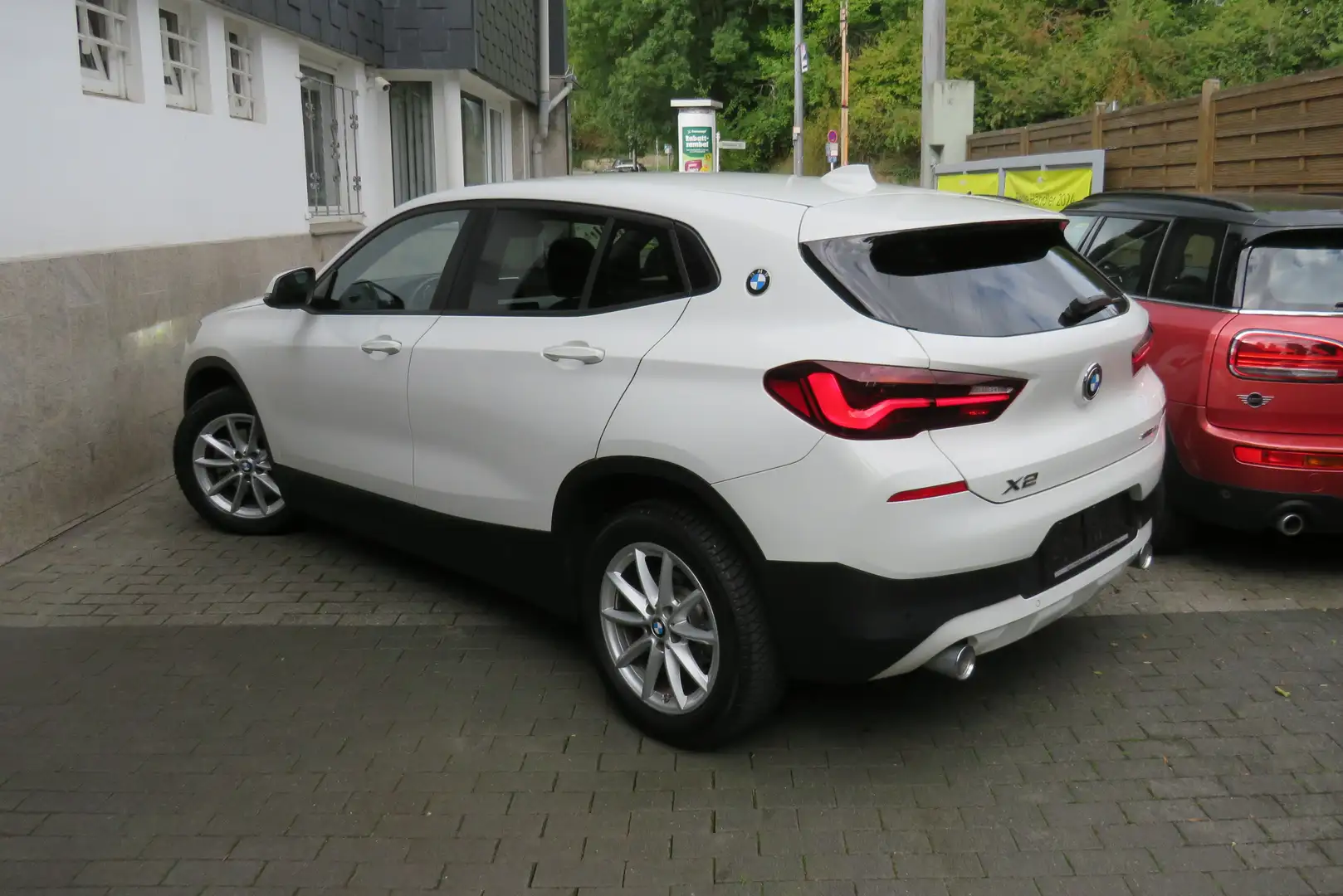 BMW X2 sDrive 18 d Advantage / Navi, LED, Top Zustand Weiß - 2