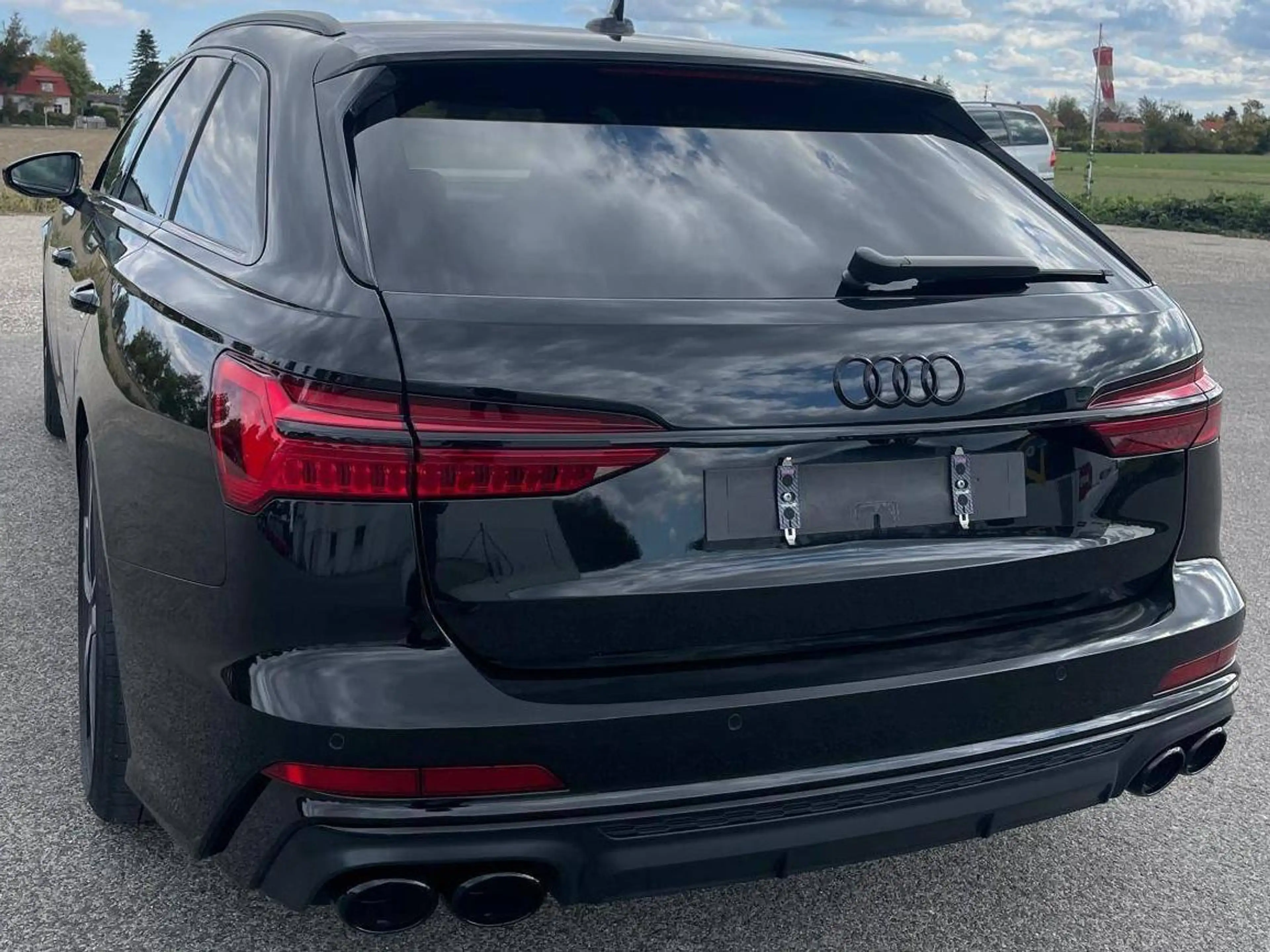 Audi S6 — photo 6