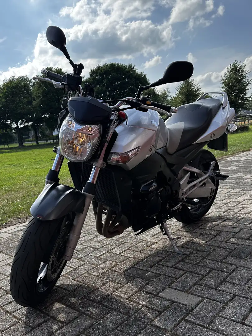 Suzuki GSR 600 - 1