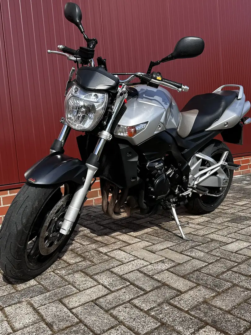Suzuki GSR 600 - 2