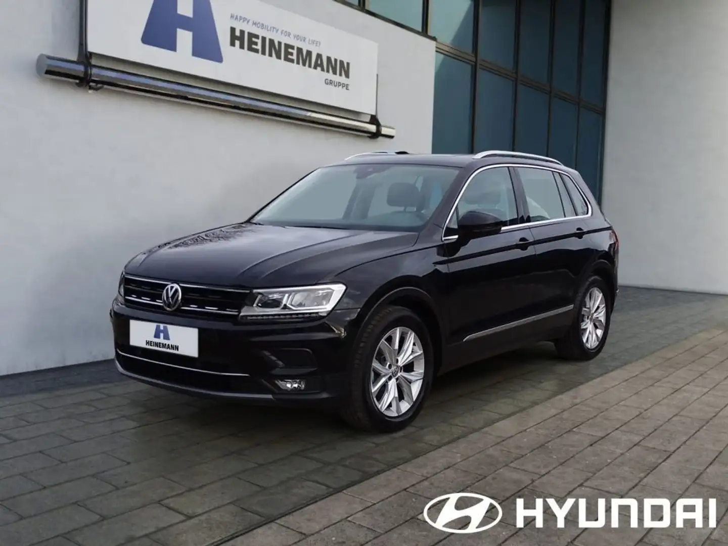 Volkswagen Tiguan 1.5 TSI ACT OPF DSG Highline Pano AHK Zwart - 1