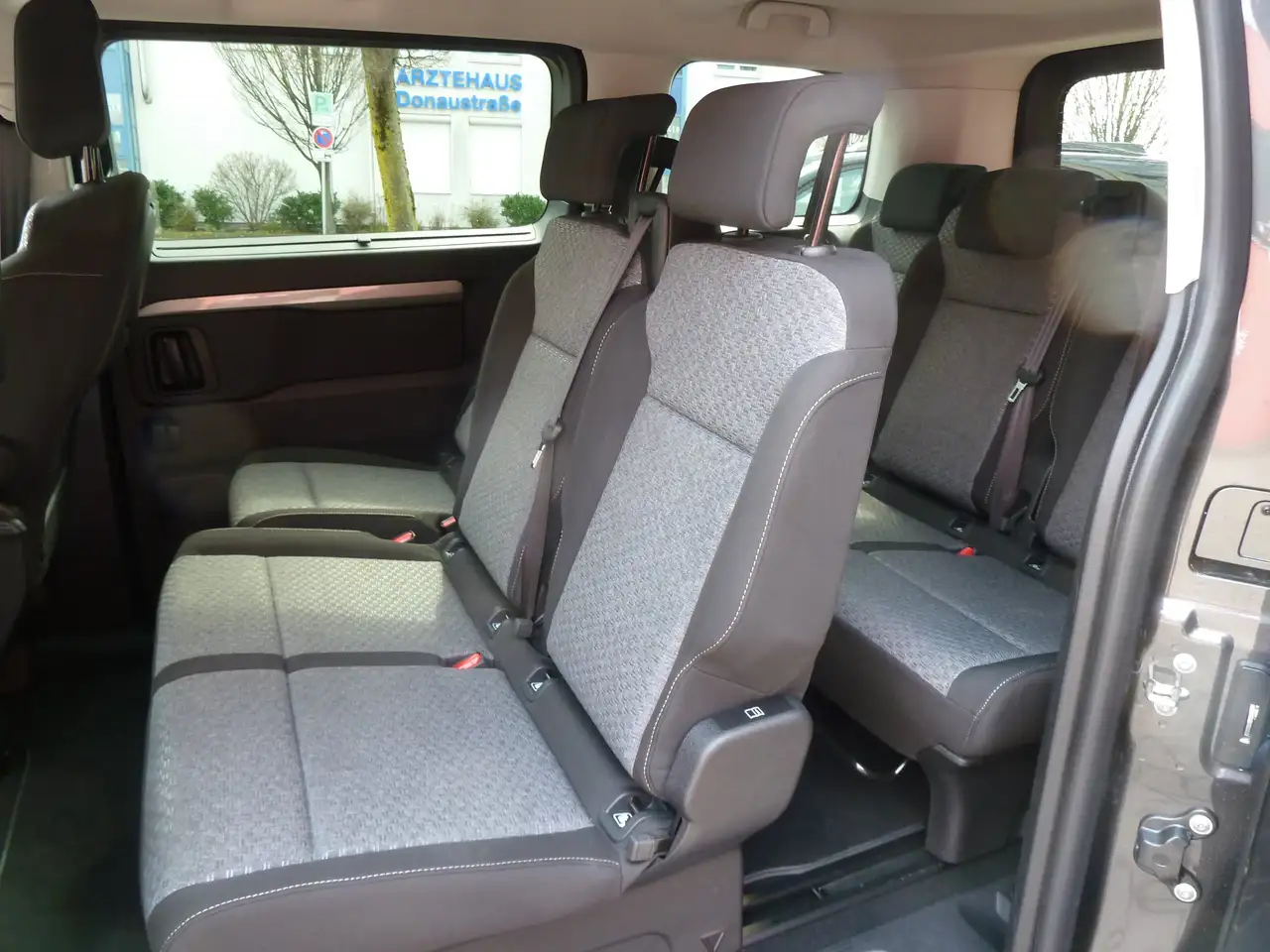 Citroen Spacetourer M Diesel 180 Autm. Plus AHK Klima hinten Navi 9