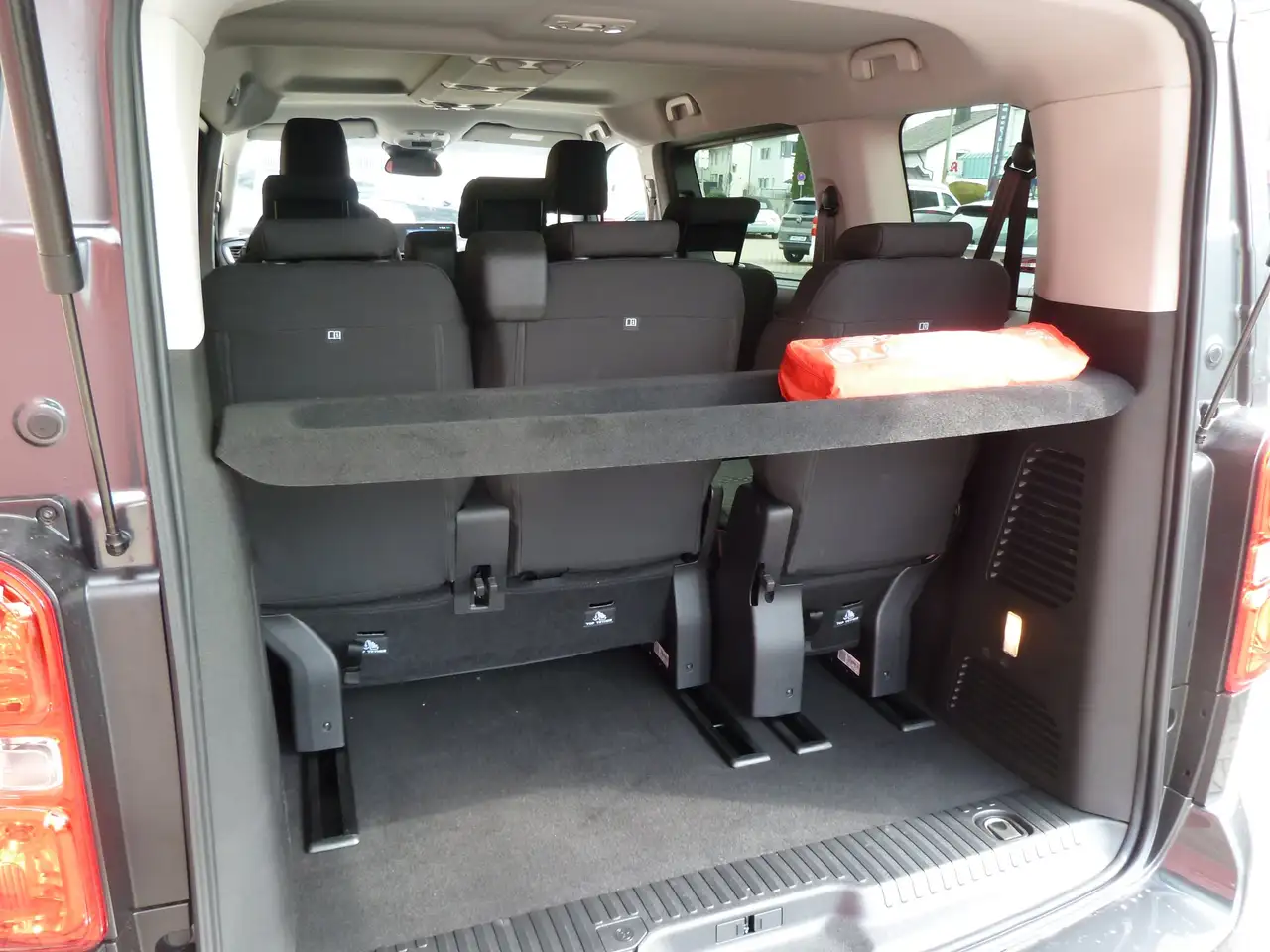 Citroen Spacetourer M Diesel 180 Autm. Plus AHK Klima hinten Navi 8