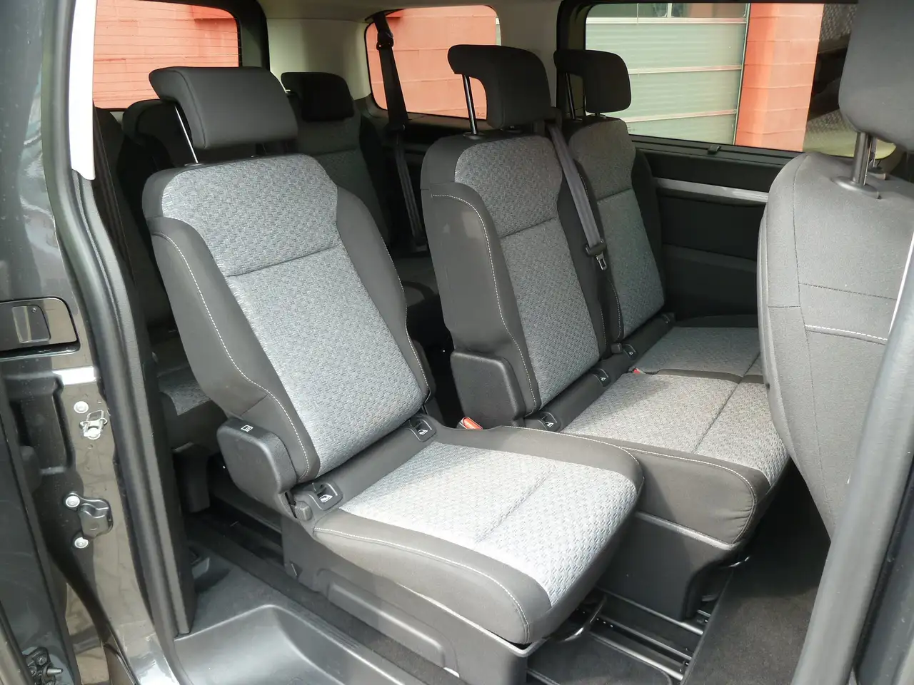 Citroen Spacetourer M Diesel 180 Autm. Plus AHK Klima hinten Navi 7