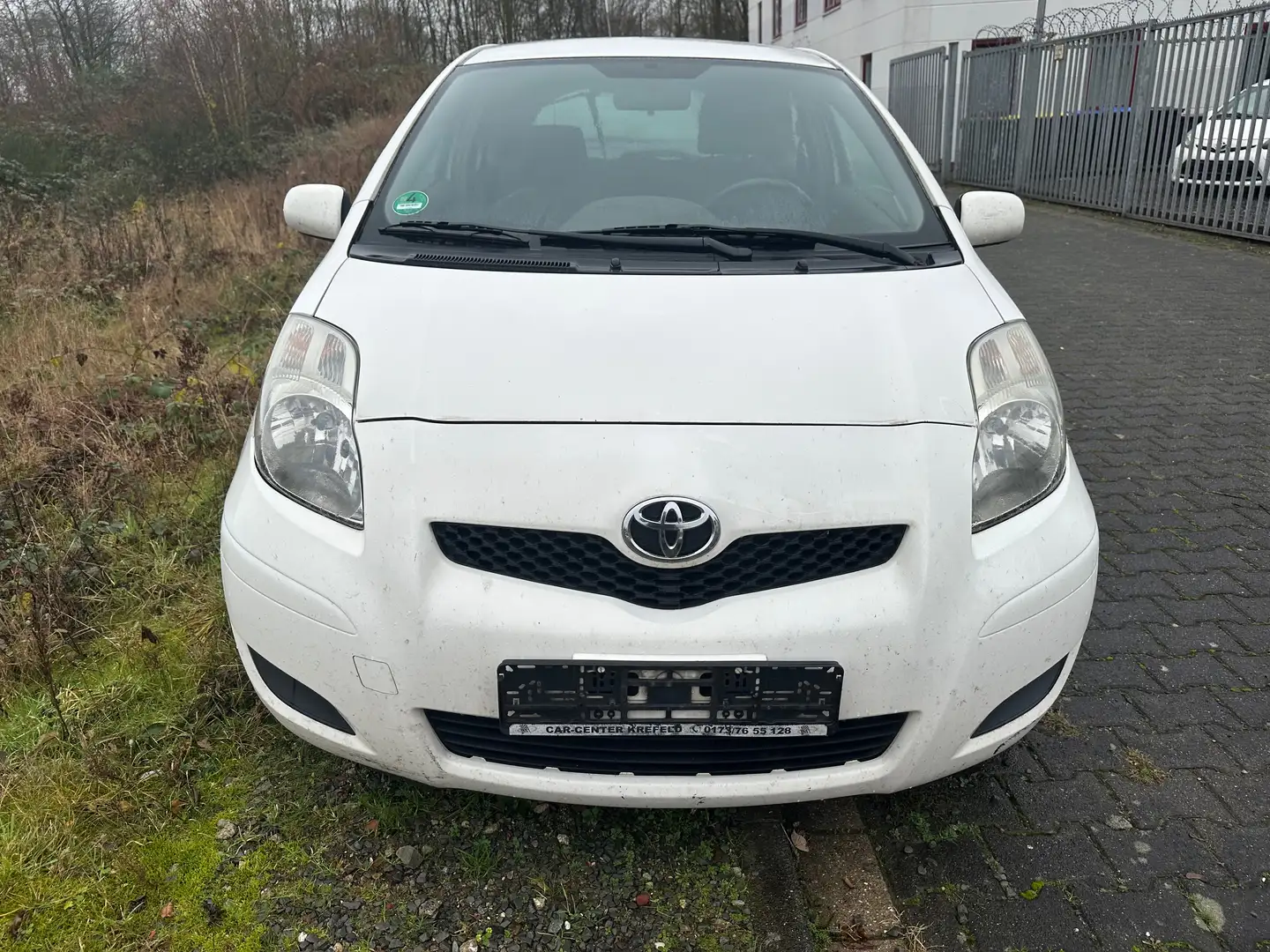 Toyota Yaris Biały - 2