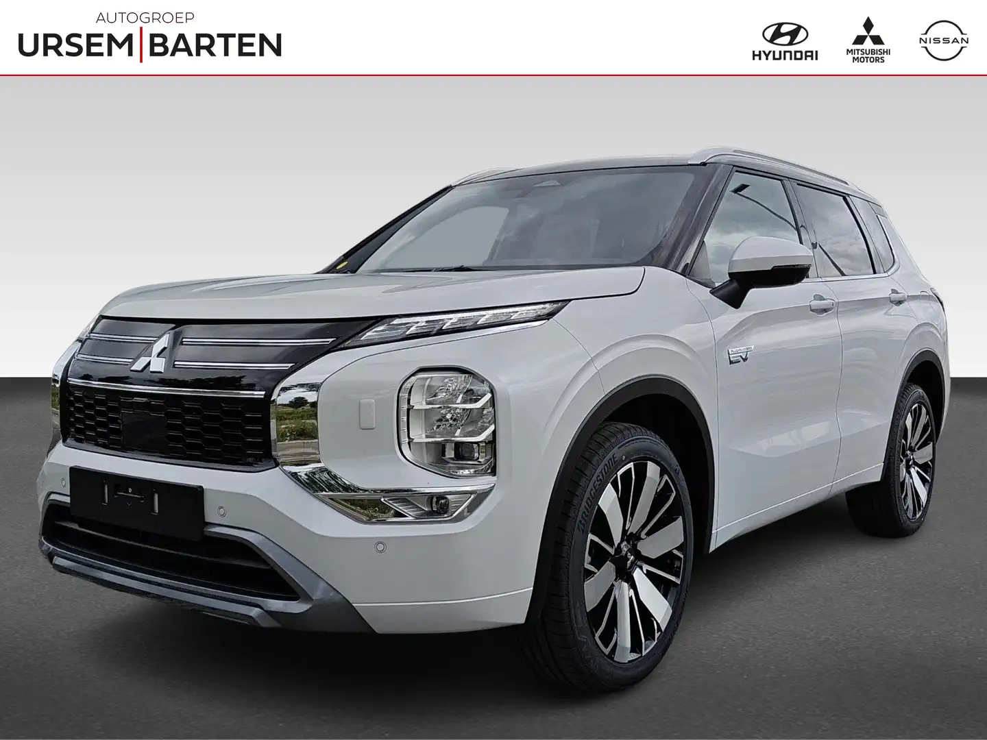 Mitsubishi Outlander 2.4 PHEV Instyle+ | VAN € 64.930,00 VOOR 62.930,00 Wit - 1