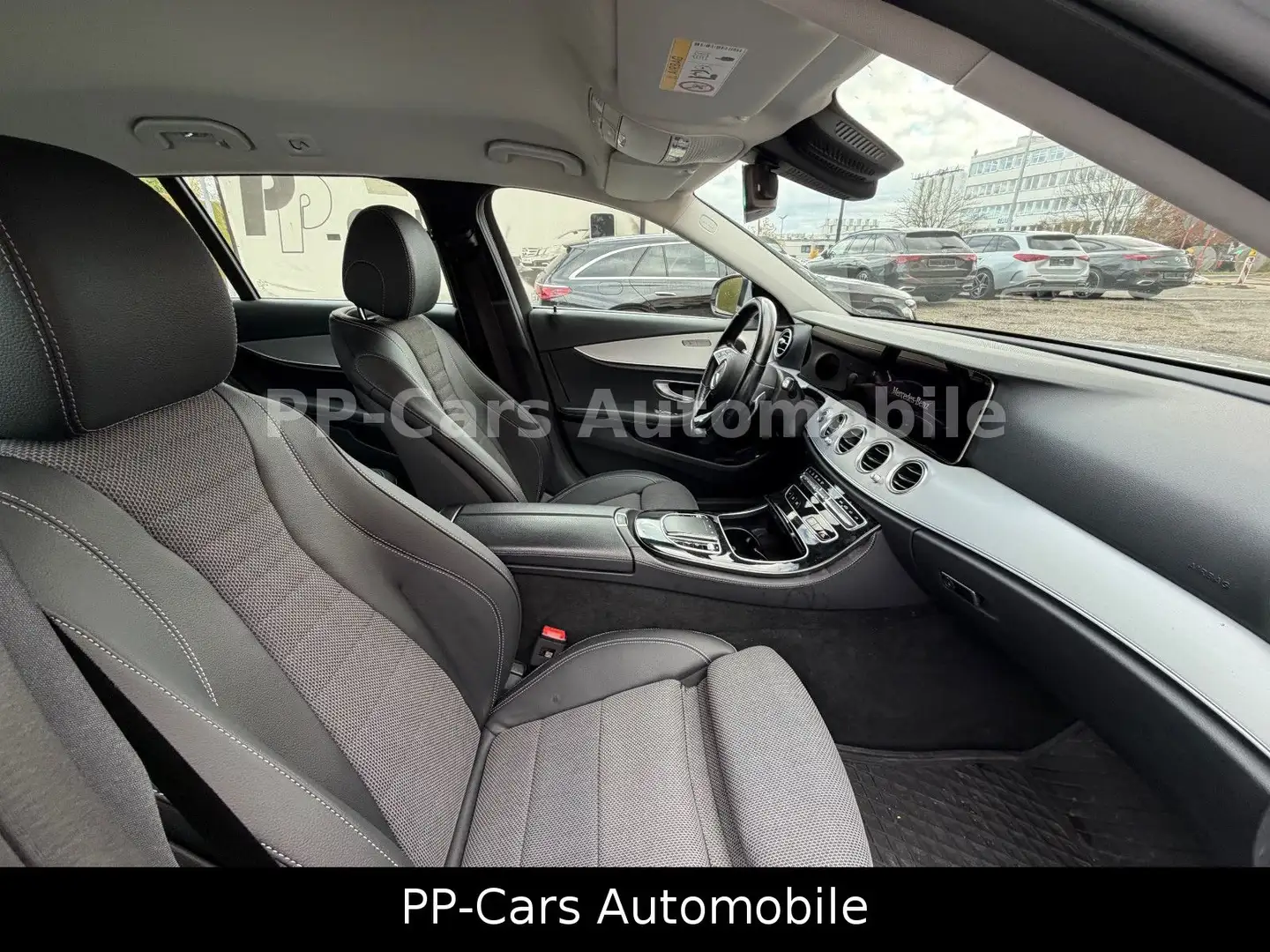 Mercedes-Benz E 220 d 4MATIC T AVA*MBUX*Park+Kamera*Spur+Fernl Silber - 2