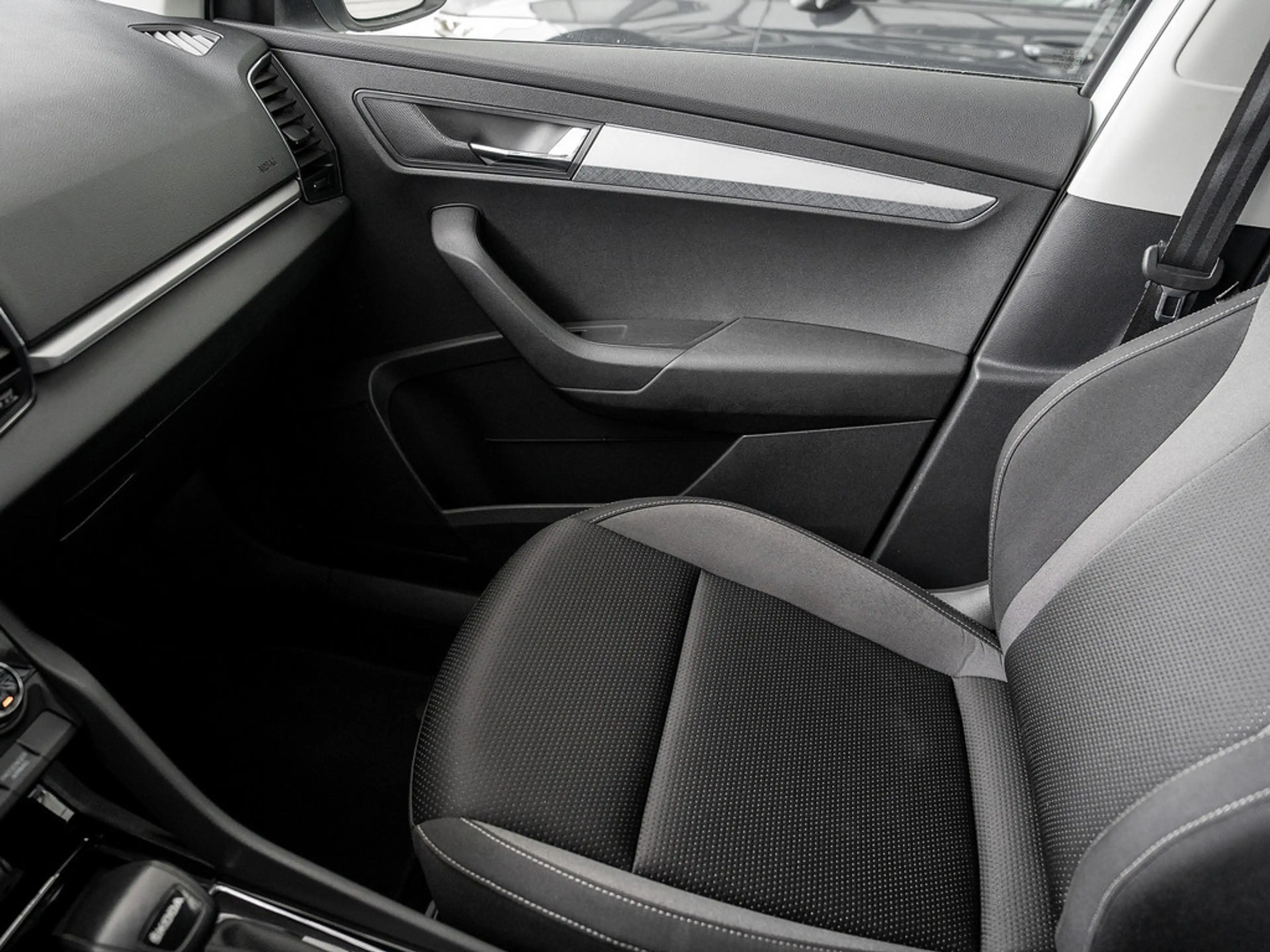 Skoda Karoq 1.5 TSI Tour DSG Kessy pACC SmartLink S — photo 10