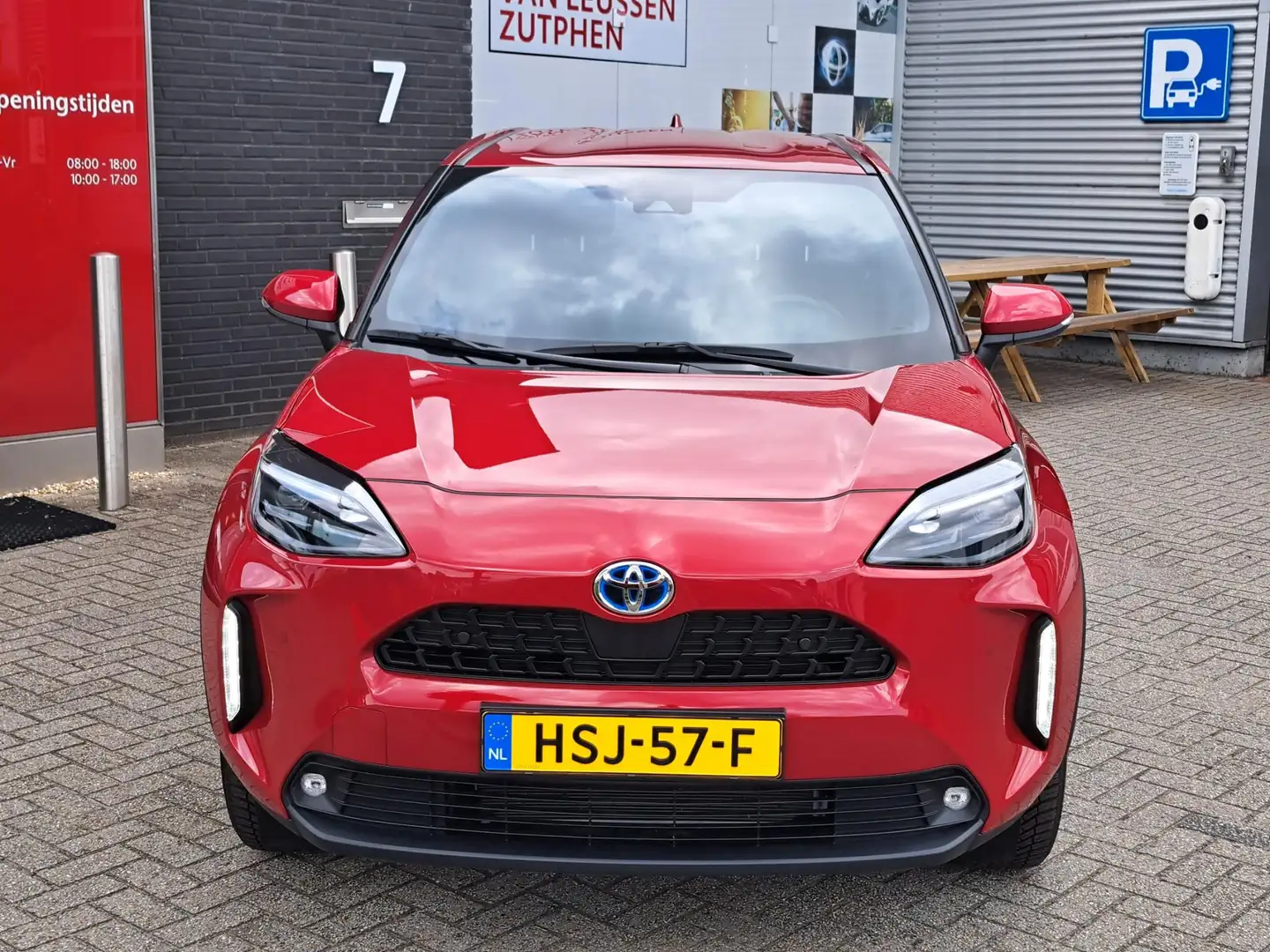 Toyota Yaris Cross 1.5 HYBRID DYNAMIC NAVI CAMERA PARK-SENSOREN STOEL Rood - 2