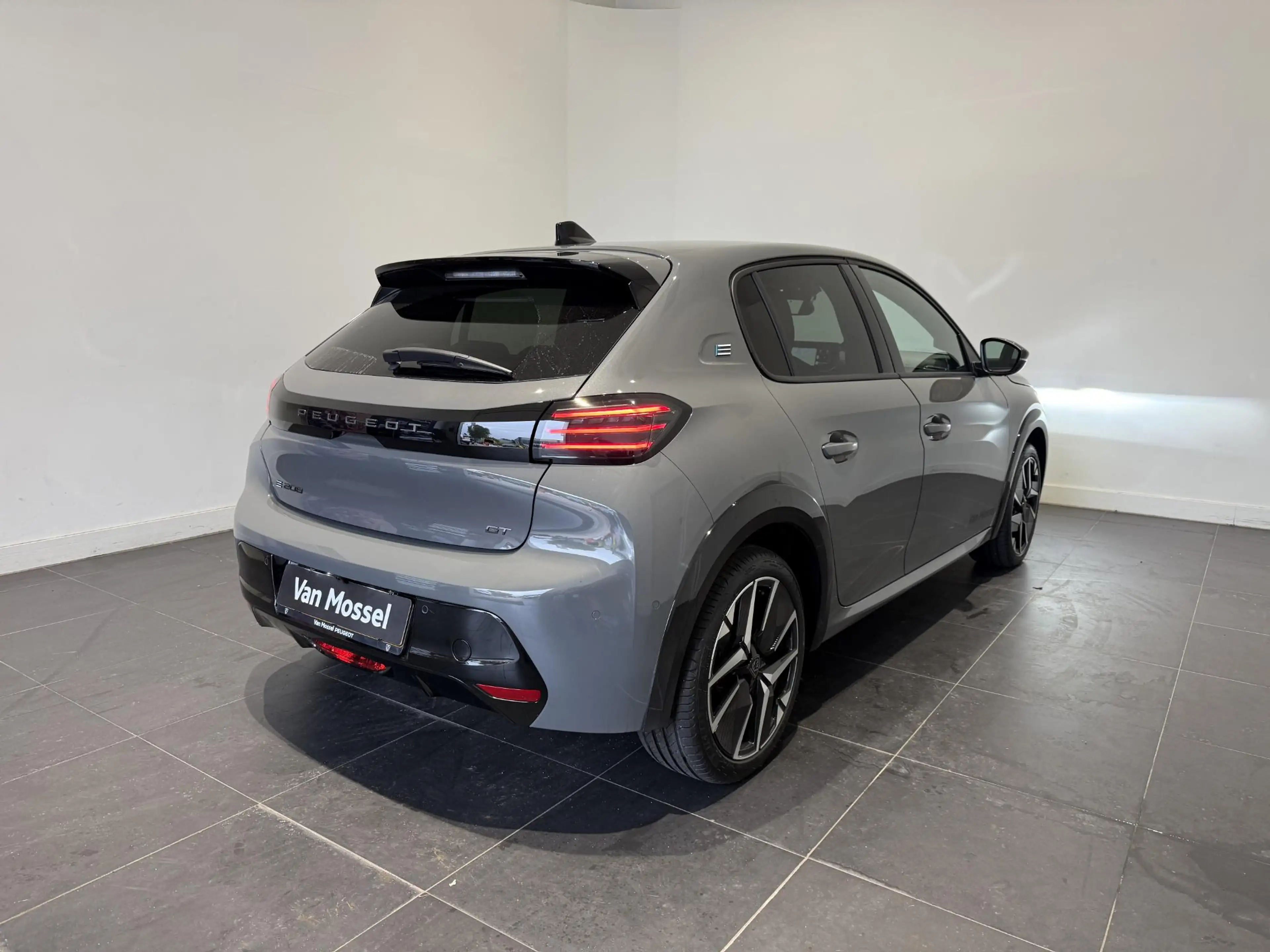 Peugeot e-208 EV GT 51 kWh — photo 9